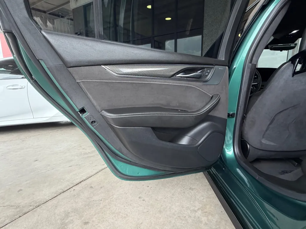 Cadillac Ct5-v photo 30