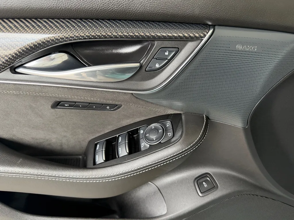 Cadillac Ct5-v photo 23