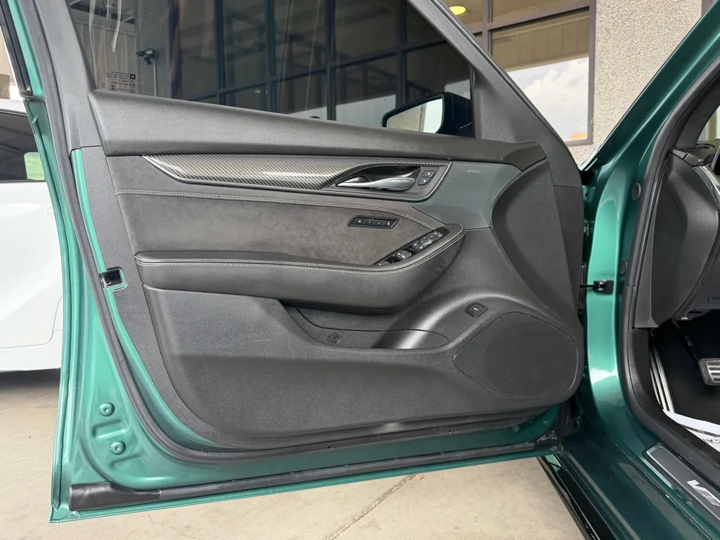 Cadillac Ct5-v photo 22