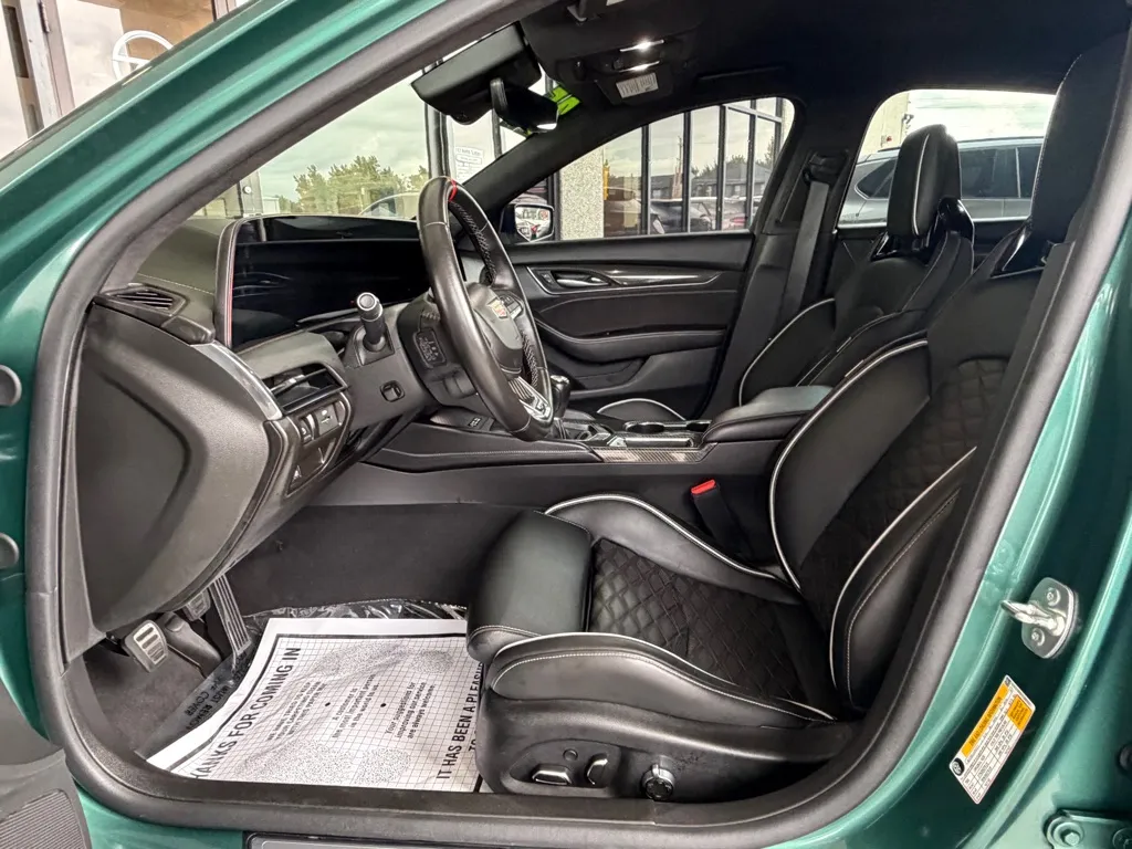 Cadillac Ct5-v photo 5