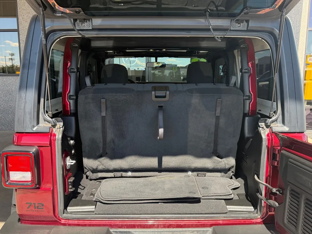 Jeep Wrangler photo 21