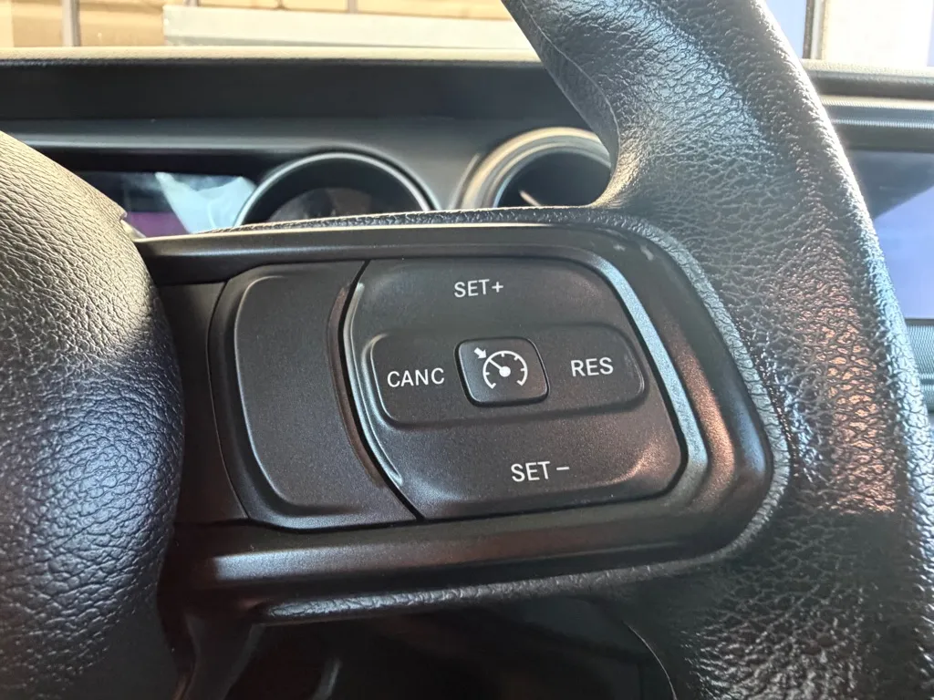 Jeep Wrangler photo 10