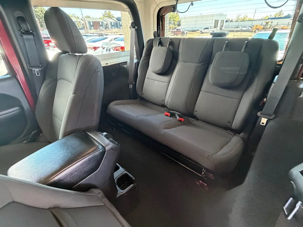 Jeep Wrangler photo 18