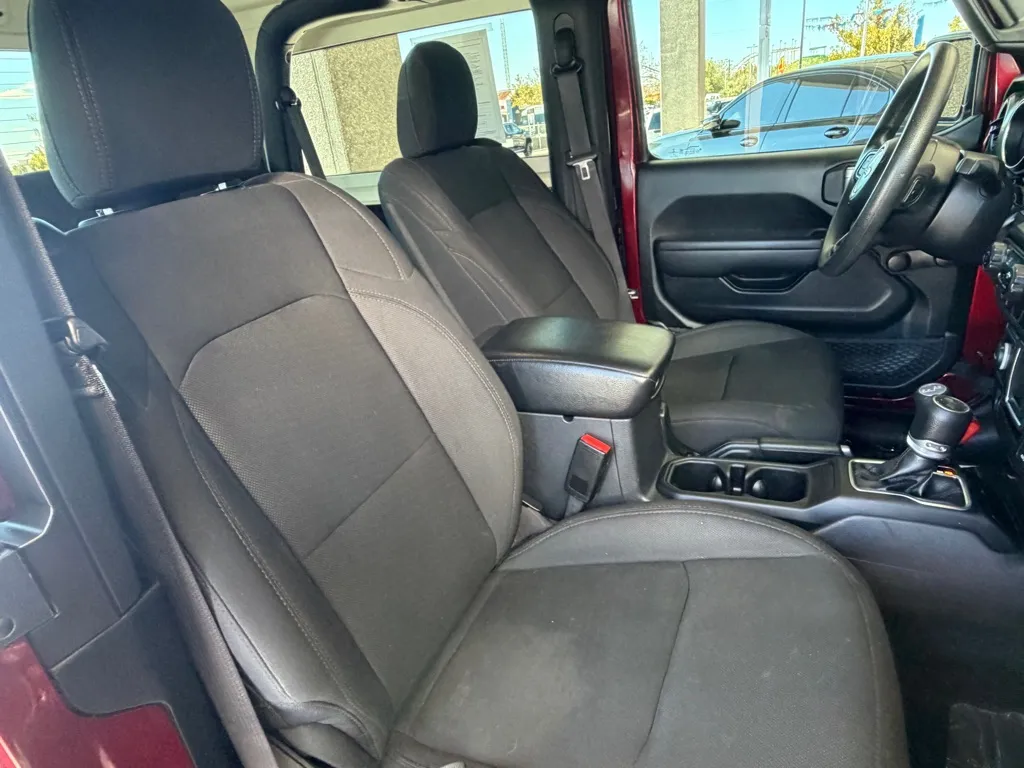 Jeep Wrangler photo 25