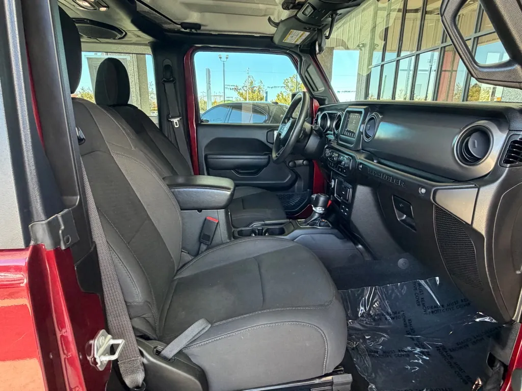 Jeep Wrangler photo 24
