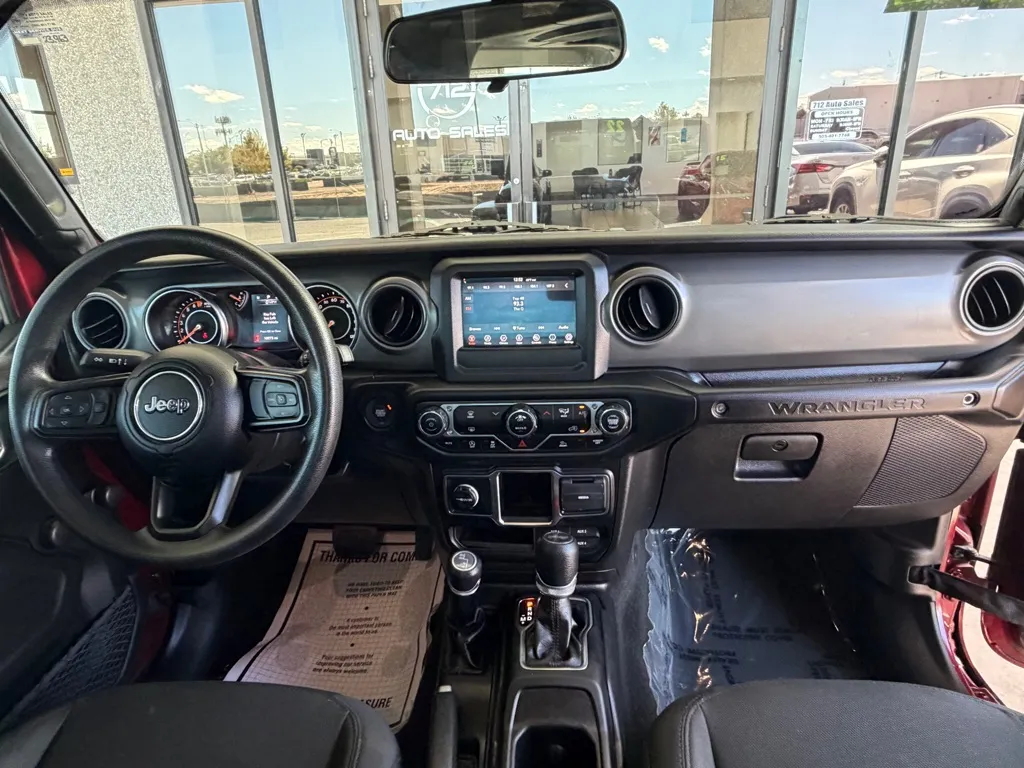 Jeep Wrangler photo 23