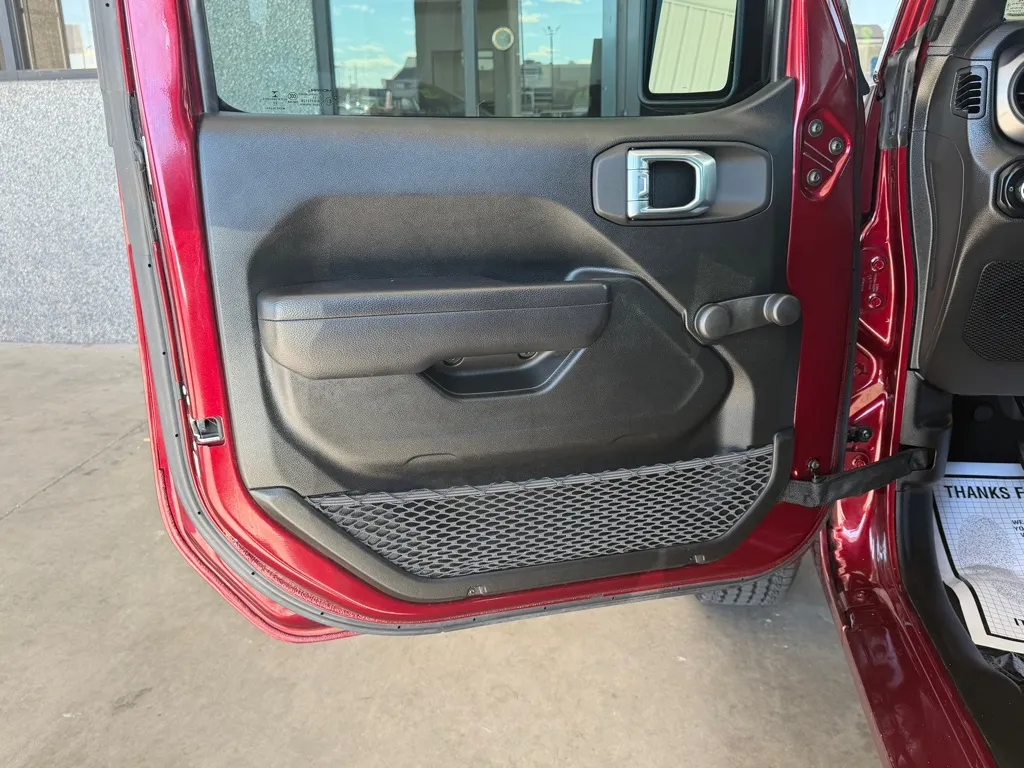 Jeep Wrangler photo 17