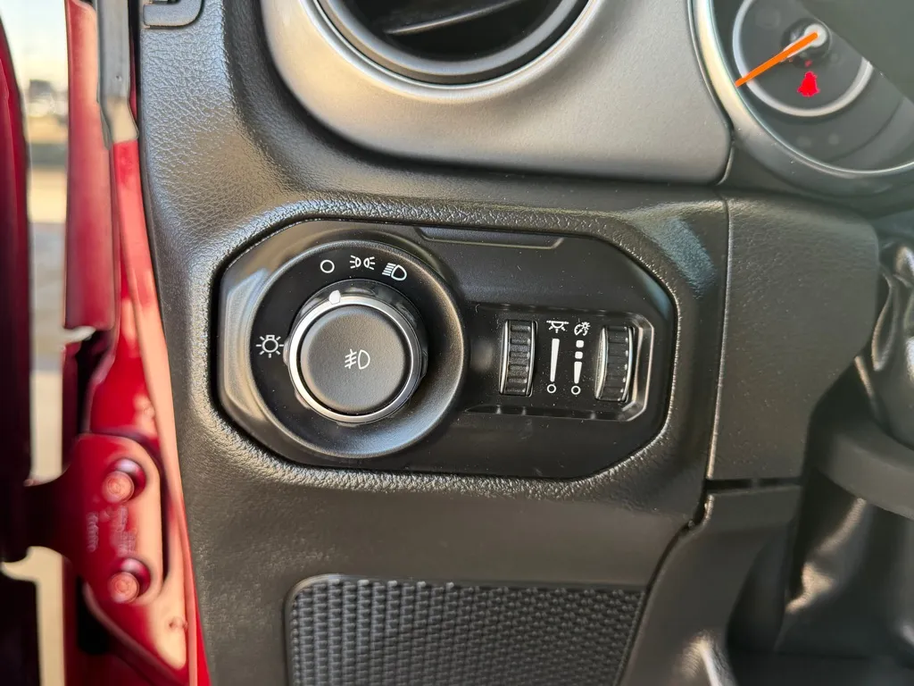 Jeep Wrangler photo 16