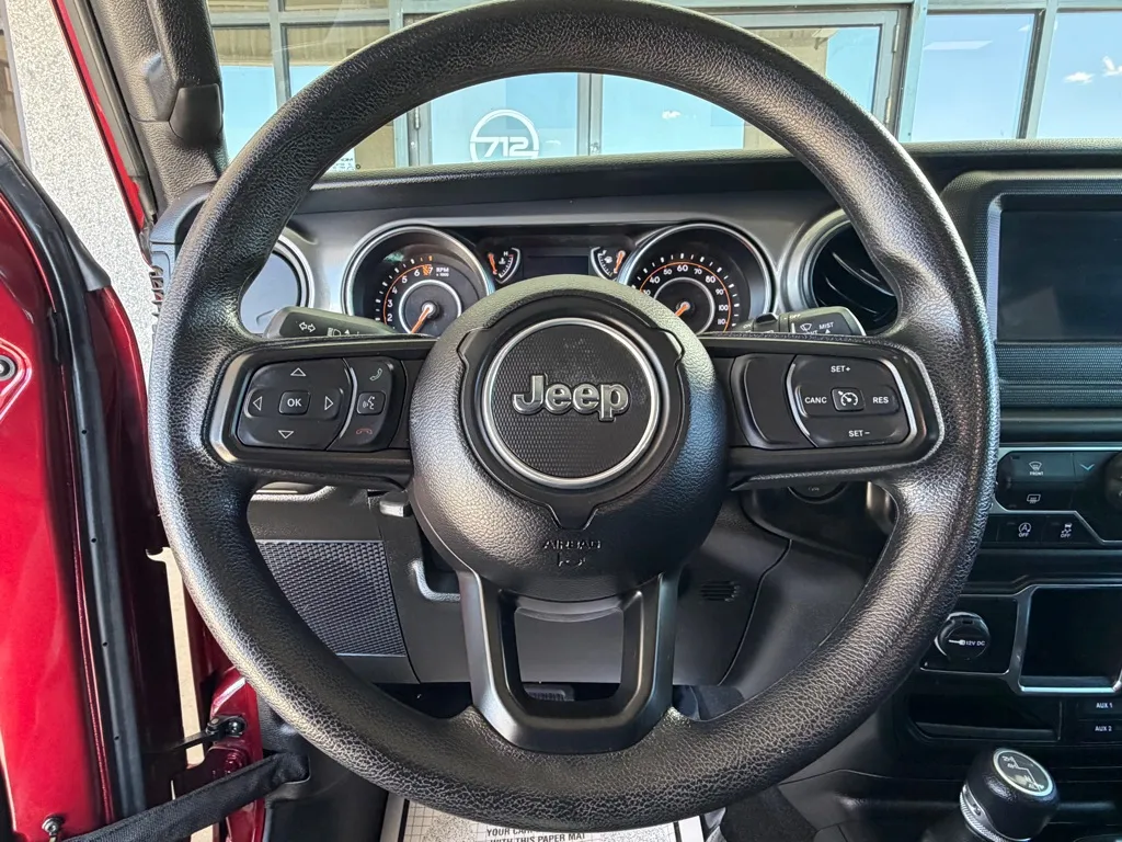 Jeep Wrangler photo 8