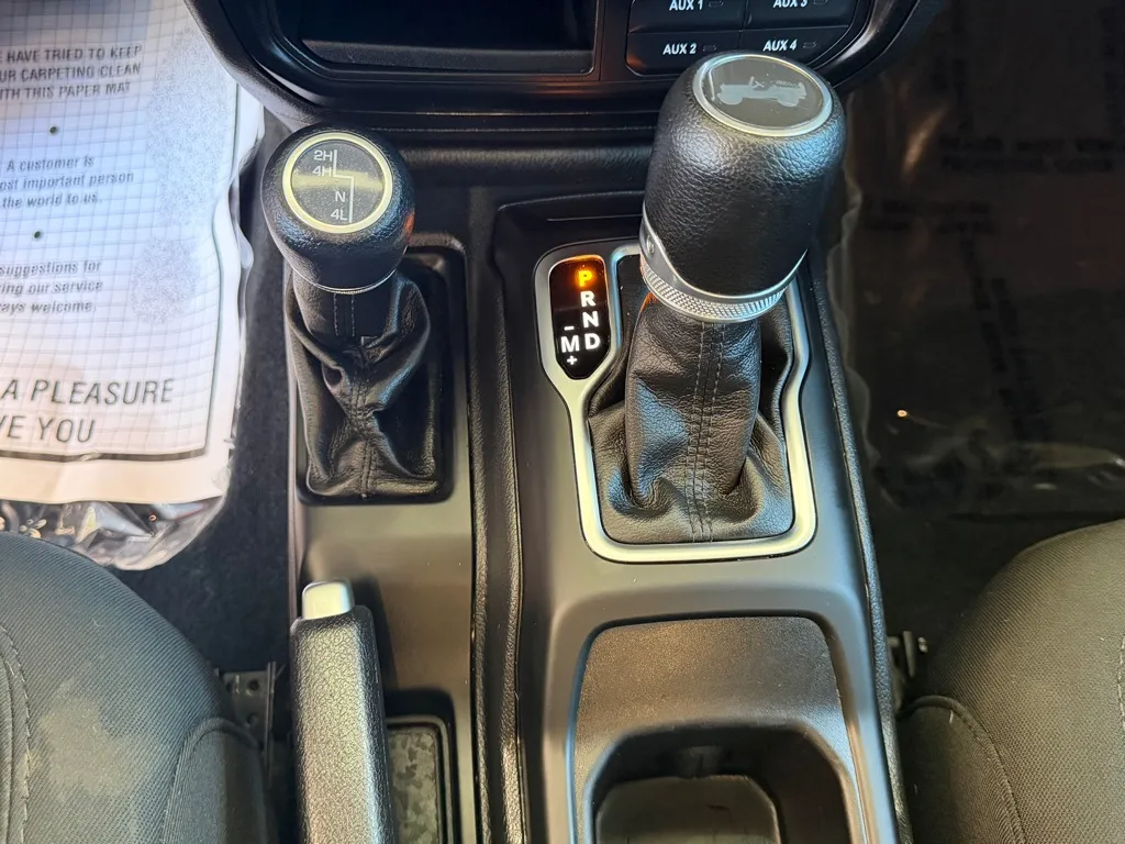 Jeep Wrangler photo 15