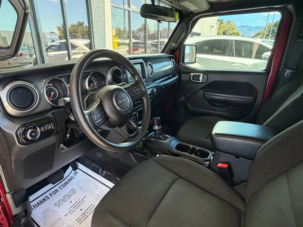 Jeep Wrangler photo 7