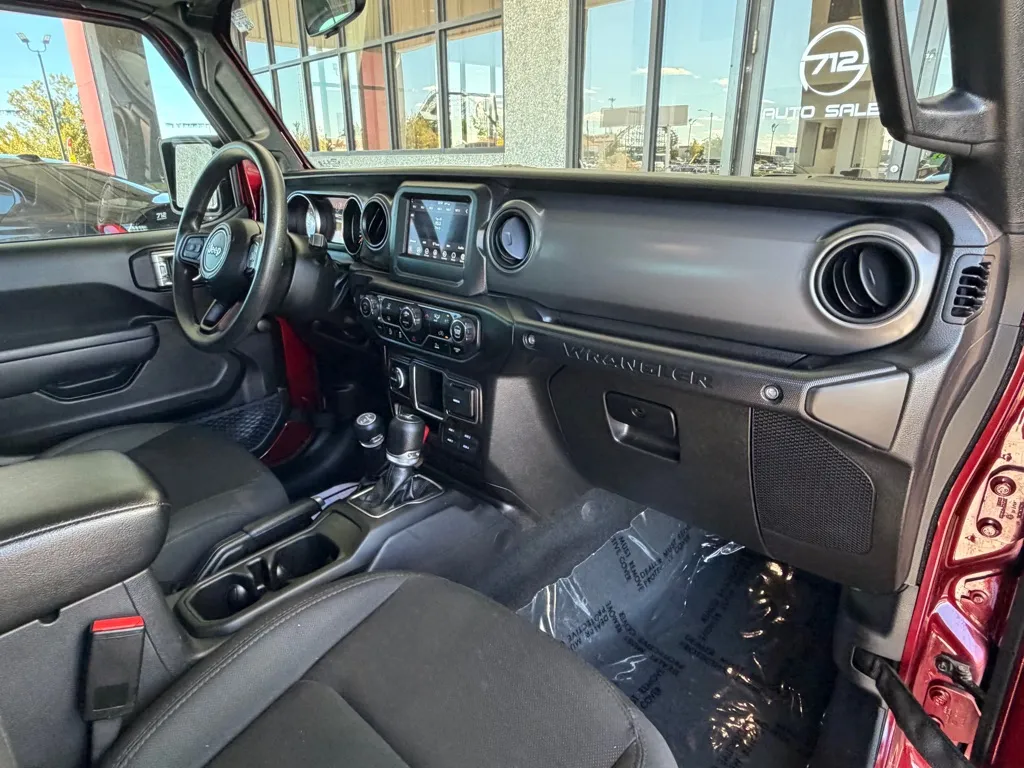 Jeep Wrangler photo 26