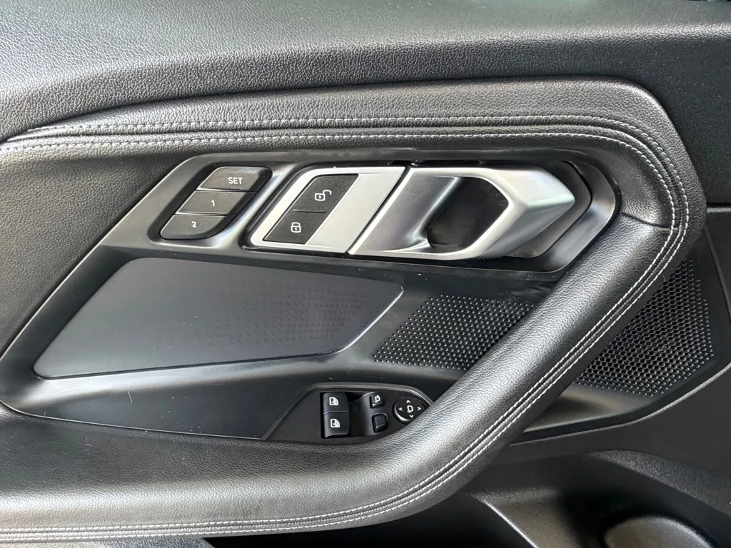 BMW 230i photo 20