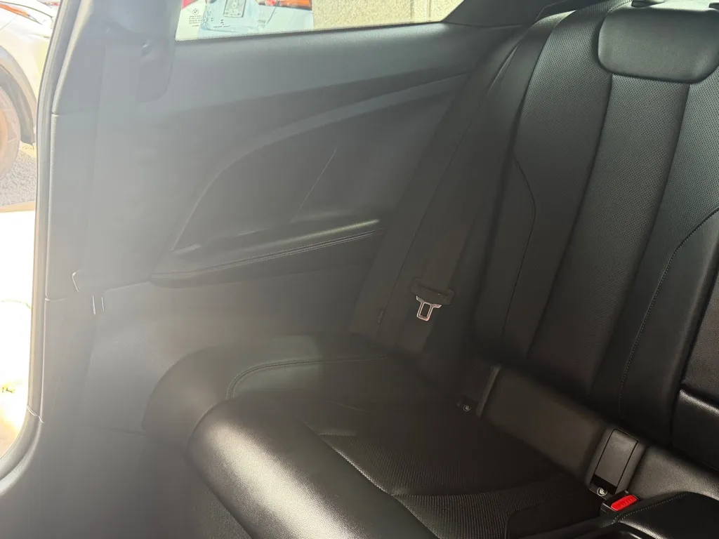 BMW 230i photo 24