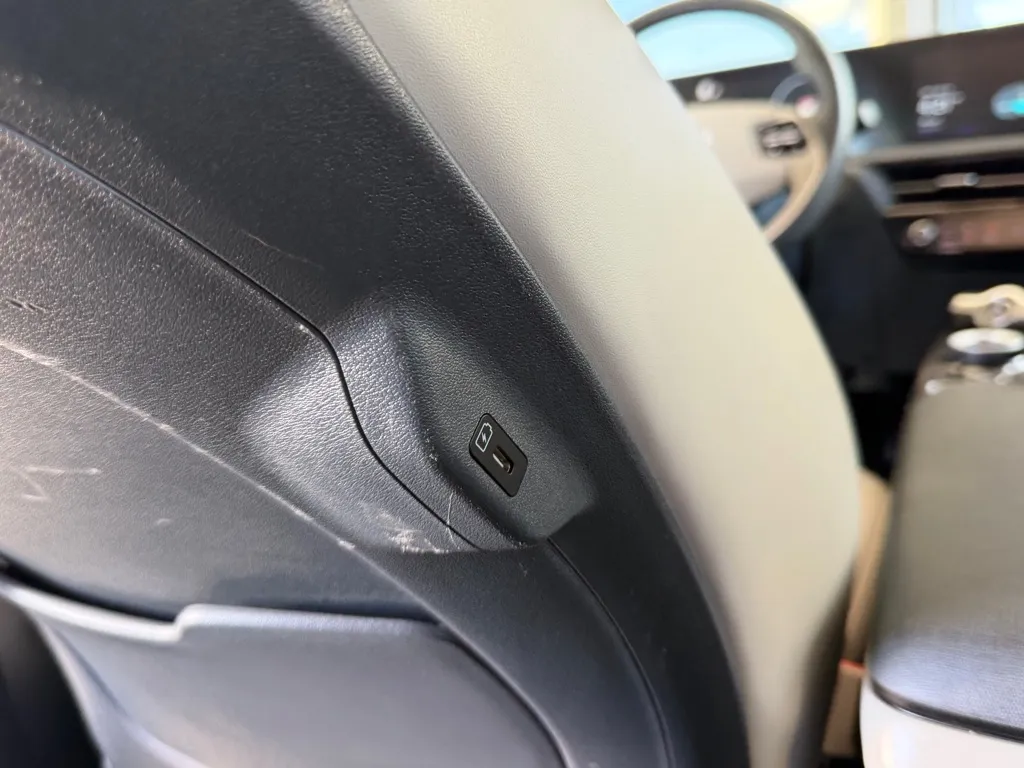 Kia EV6 photo 28