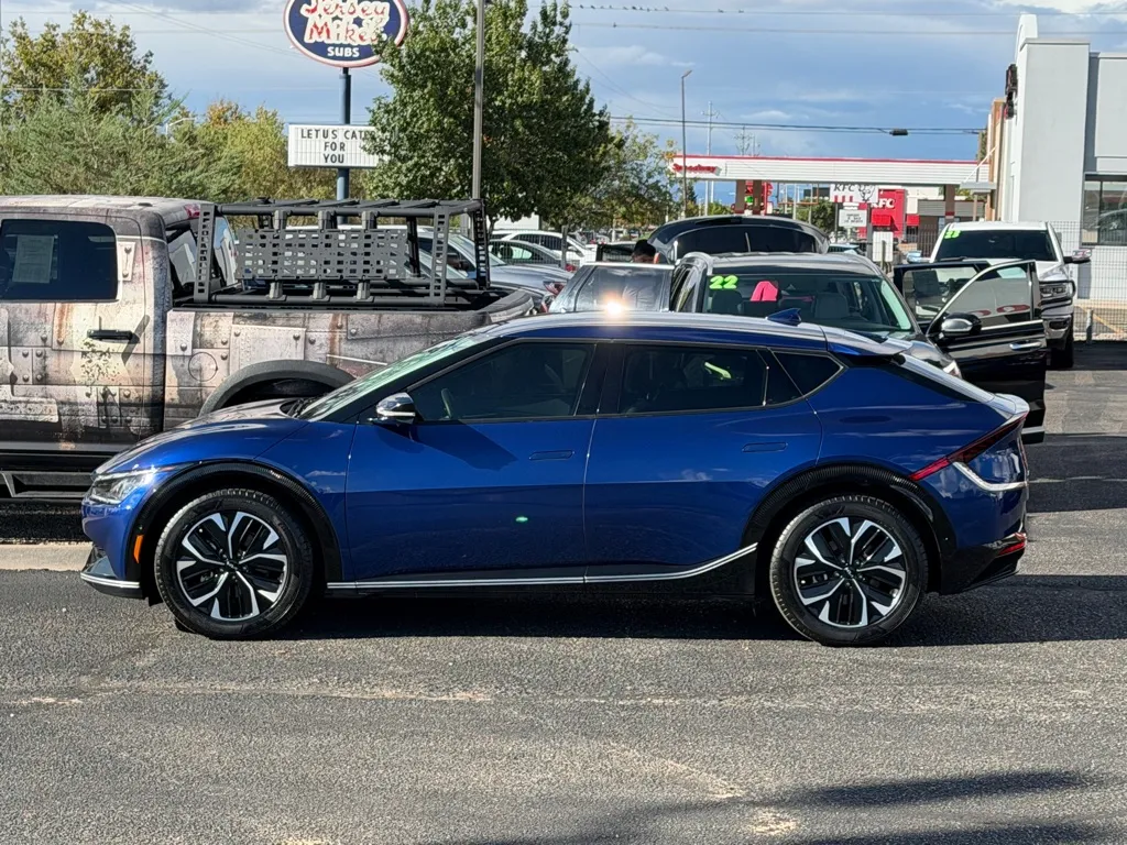 Kia EV6 photo 2