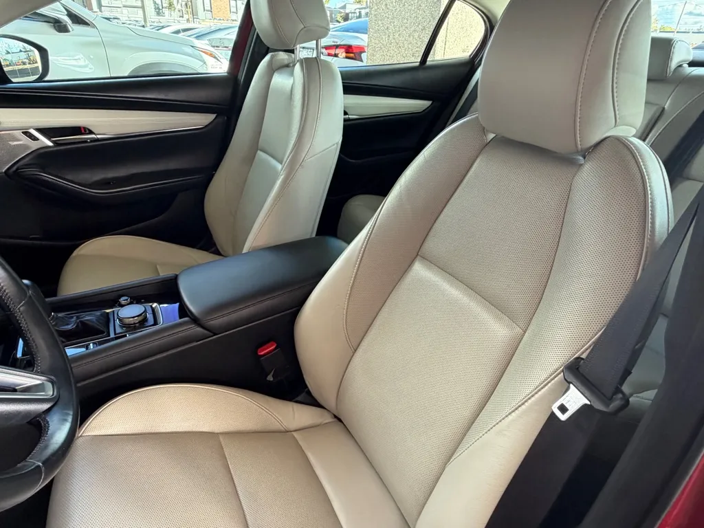 Mazda 3 photo 6