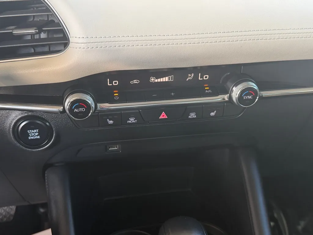 Mazda 3 photo 14