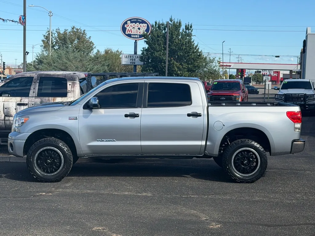Toyota Tundra photo 2