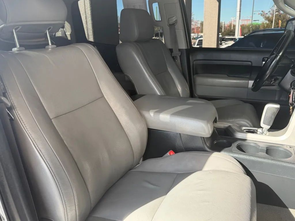 Toyota Tundra photo 32