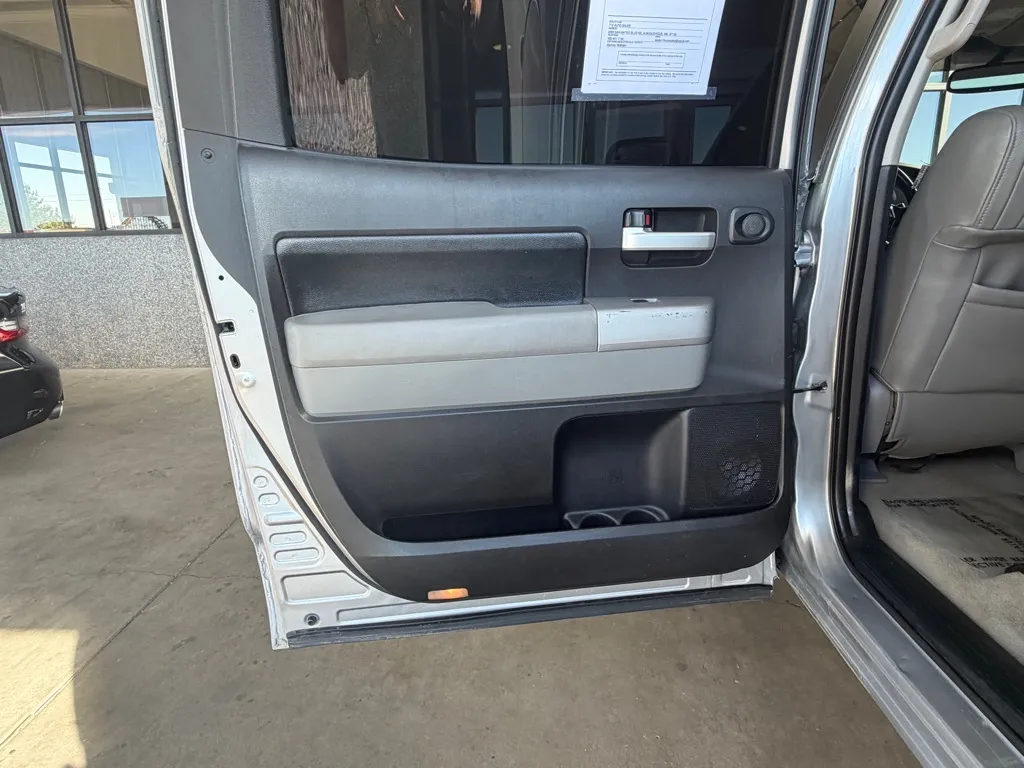 Toyota Tundra photo 24