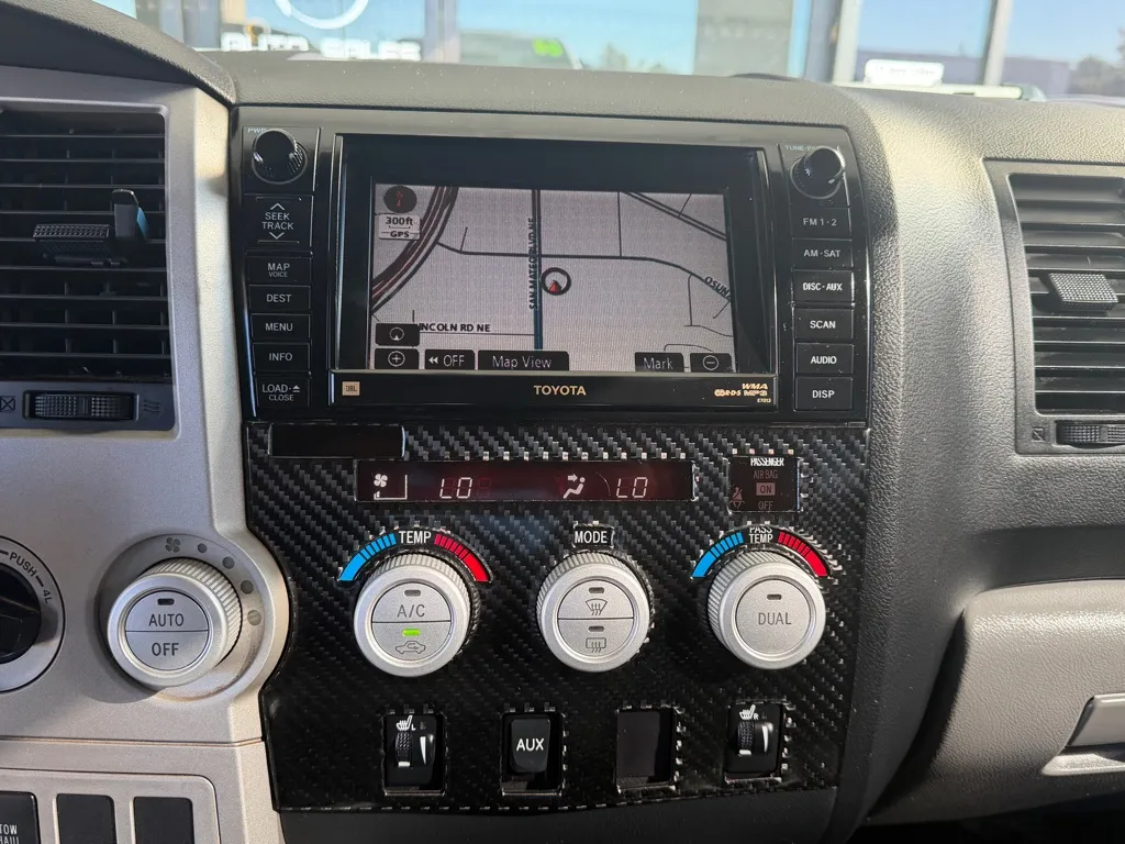 Toyota Tundra photo 12