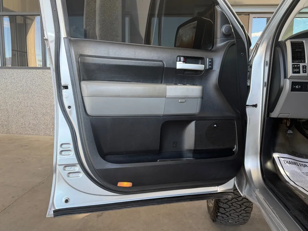 Toyota Tundra photo 16