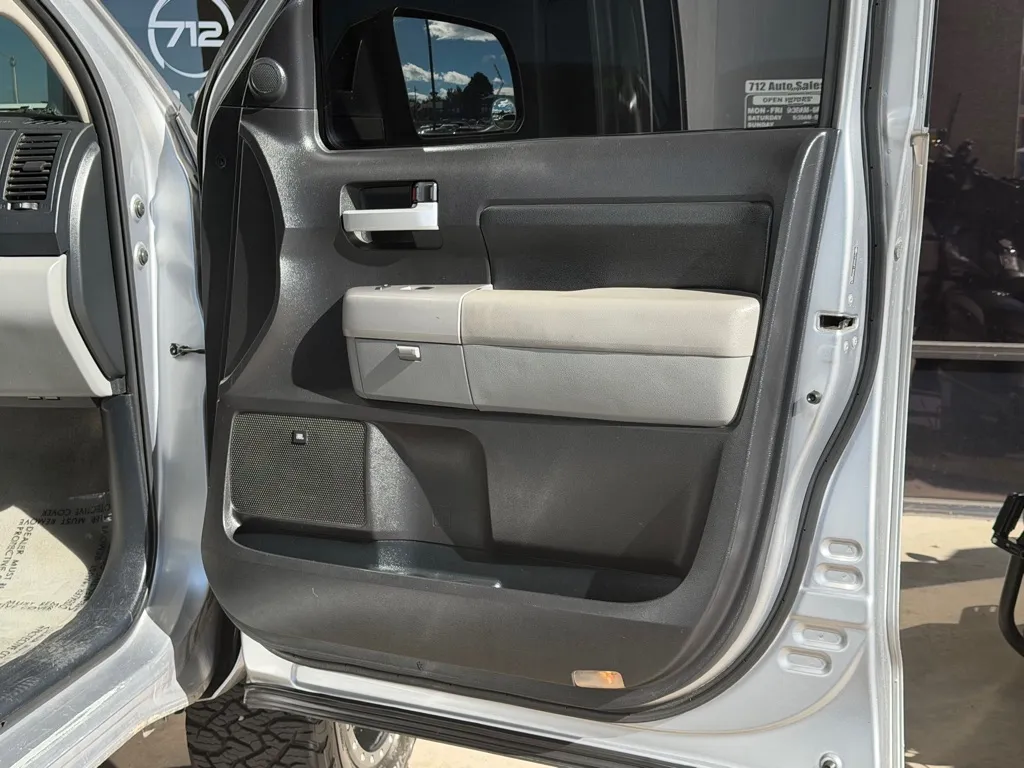 Toyota Tundra photo 34