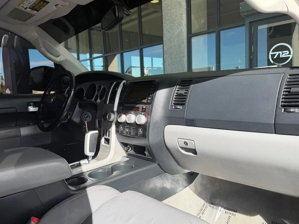 Toyota Tundra photo 33