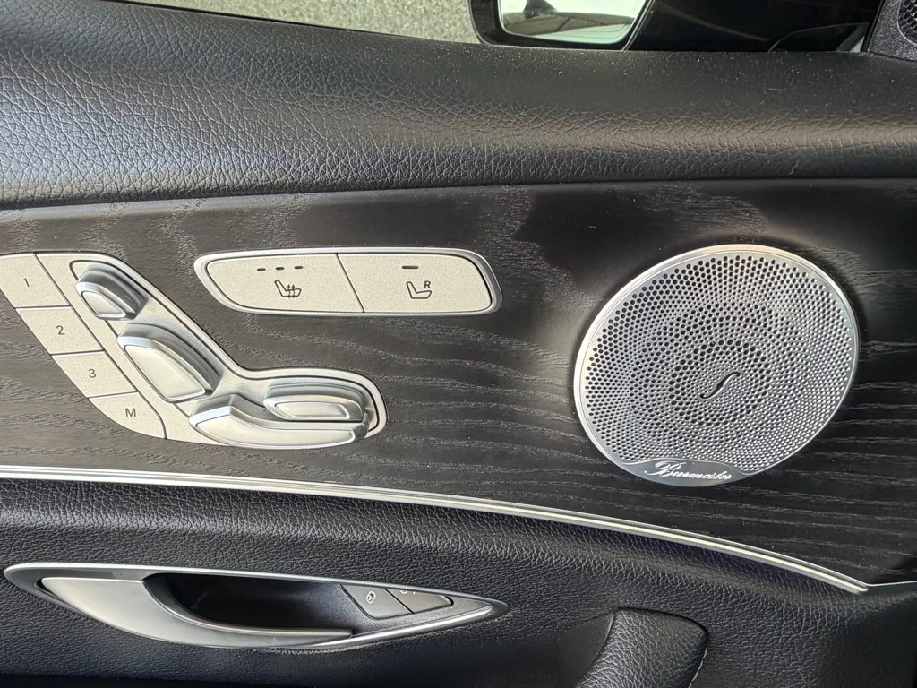 Mercedes-Benz E-Class photo 23