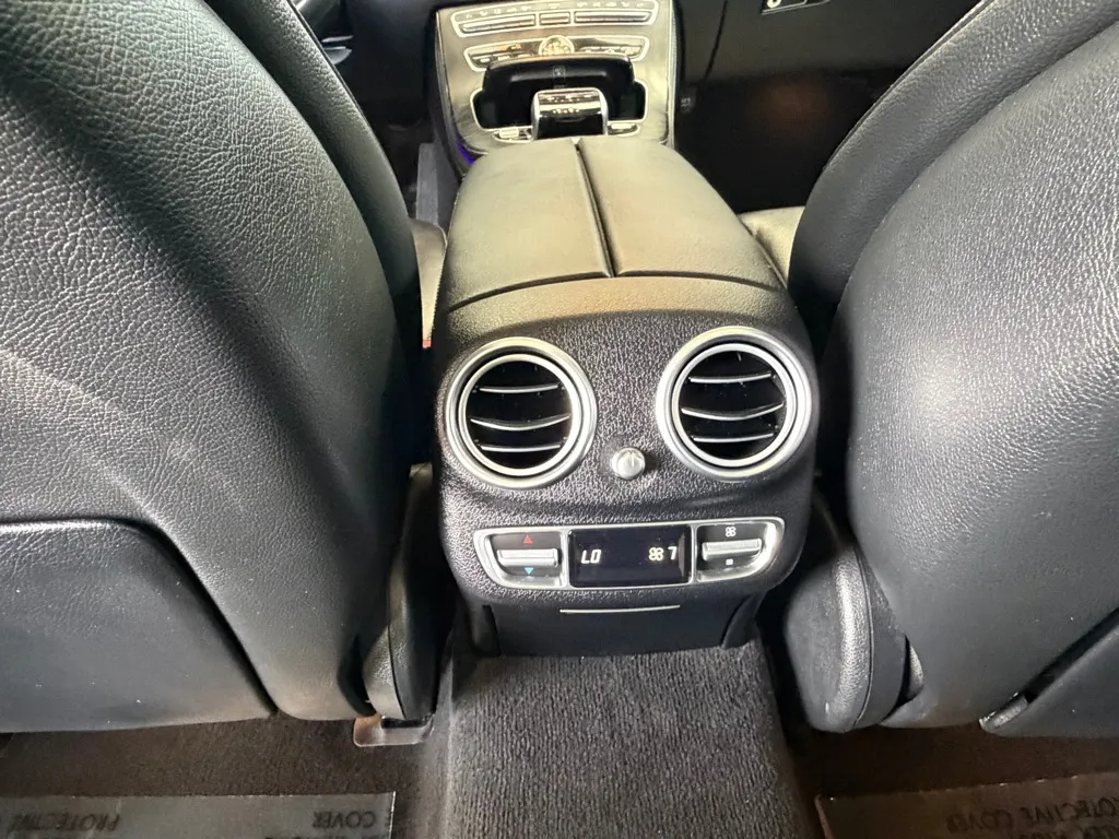 Mercedes-Benz E-Class photo 28