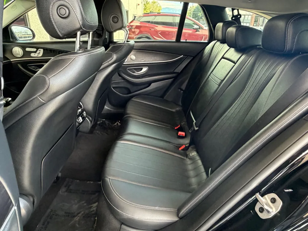 Mercedes-Benz E-Class photo 25