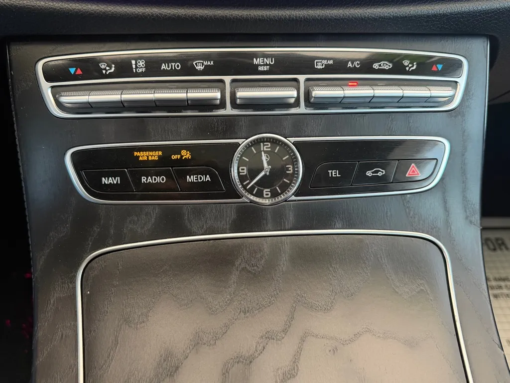 Mercedes-Benz E-Class photo 16