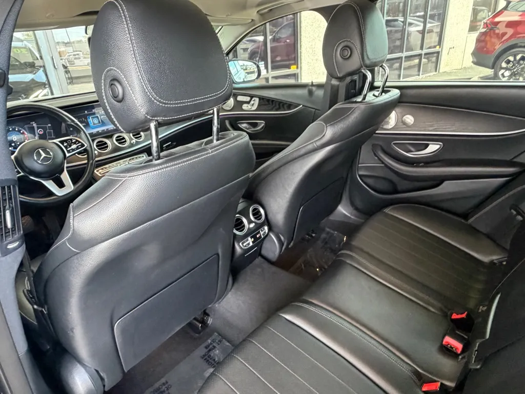 Mercedes-Benz E-Class photo 27