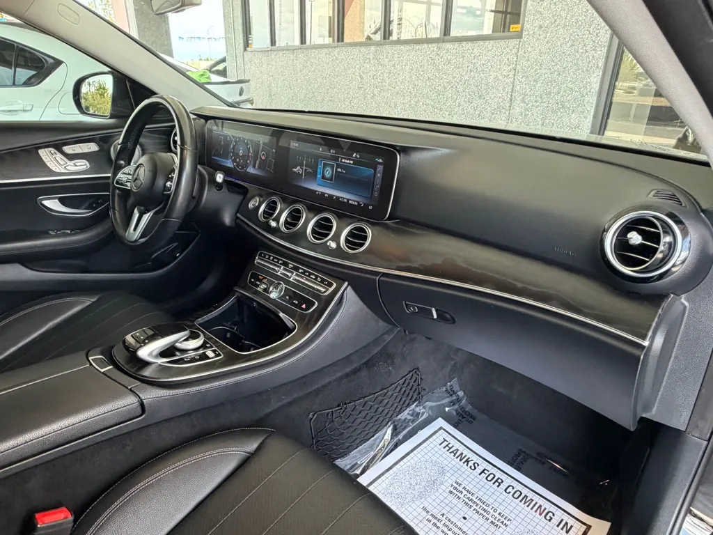 Mercedes-Benz E-Class photo 40