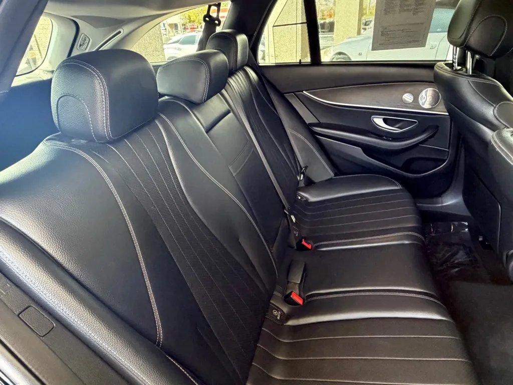 Mercedes-Benz E-Class photo 35