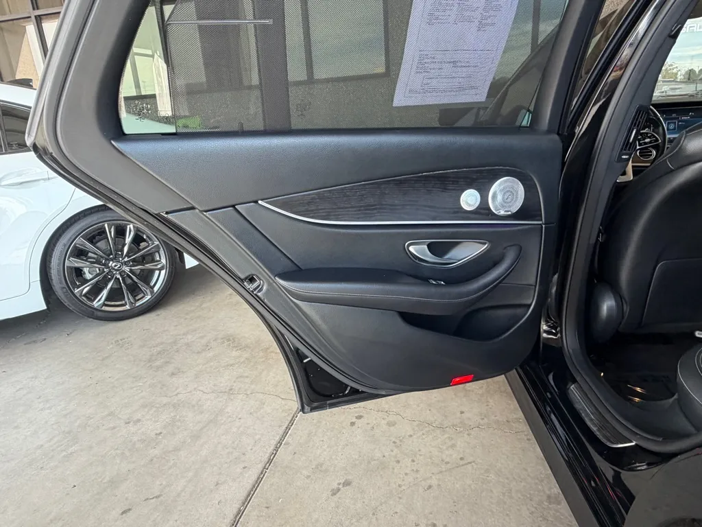 Mercedes-Benz E-Class photo 30