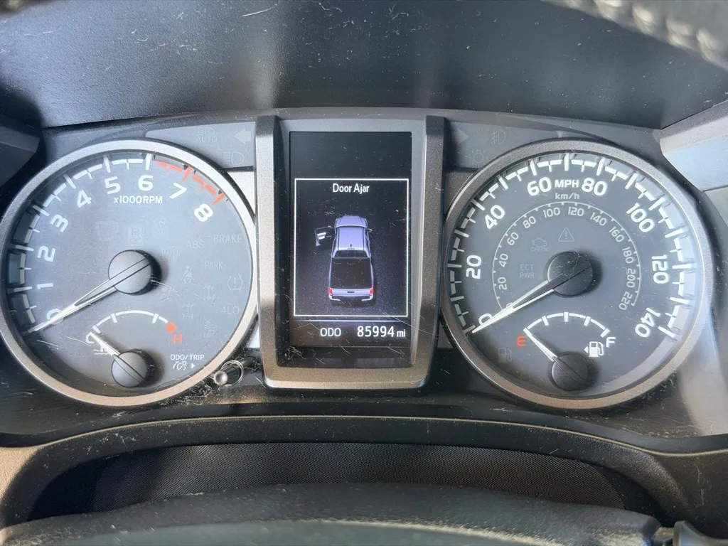 Toyota Tacoma photo 9
