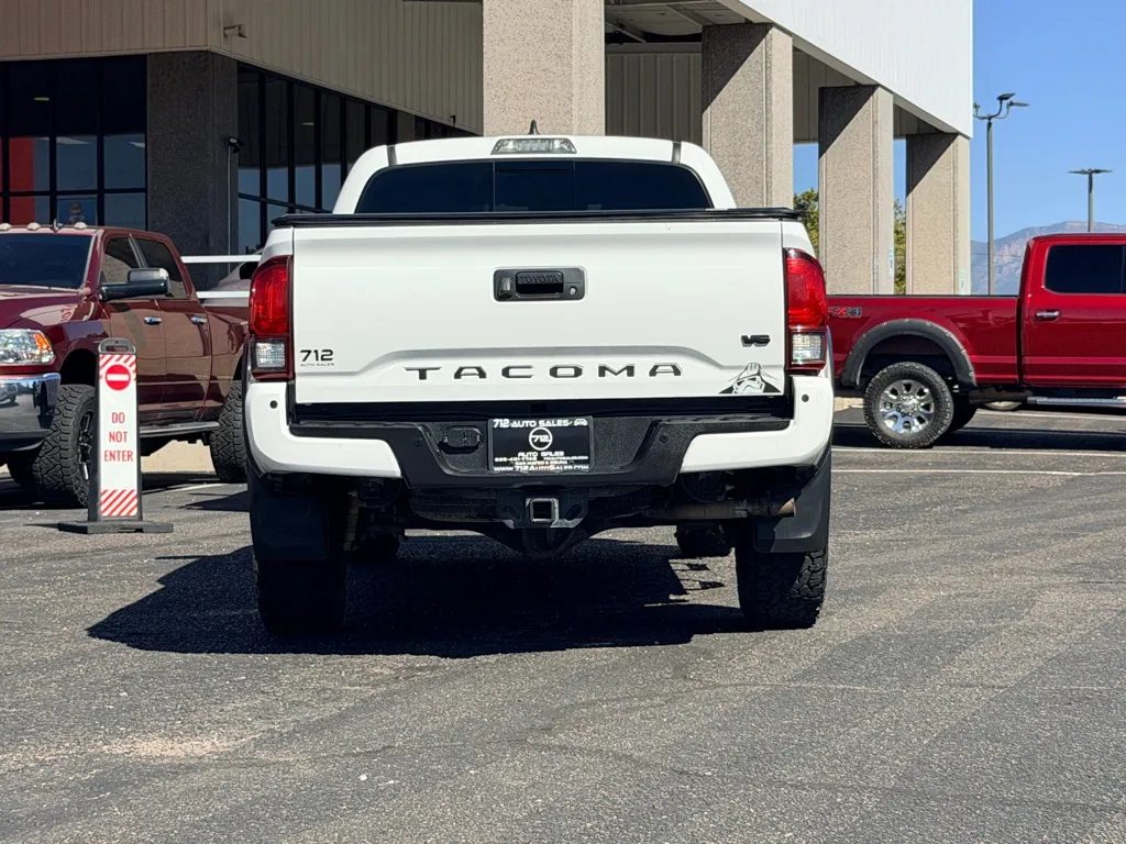 Toyota Tacoma photo 35