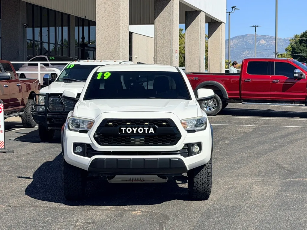 Toyota Tacoma photo 26