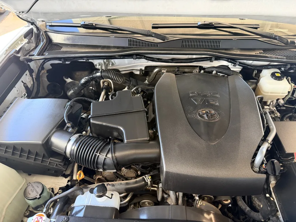 Toyota Tacoma photo 23