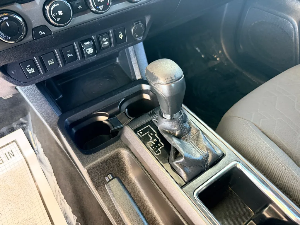 Toyota Tacoma photo 11