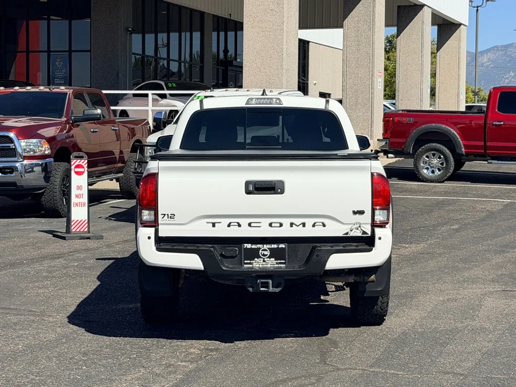 Toyota Tacoma photo 34