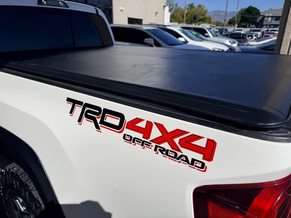 Toyota Tacoma photo 25