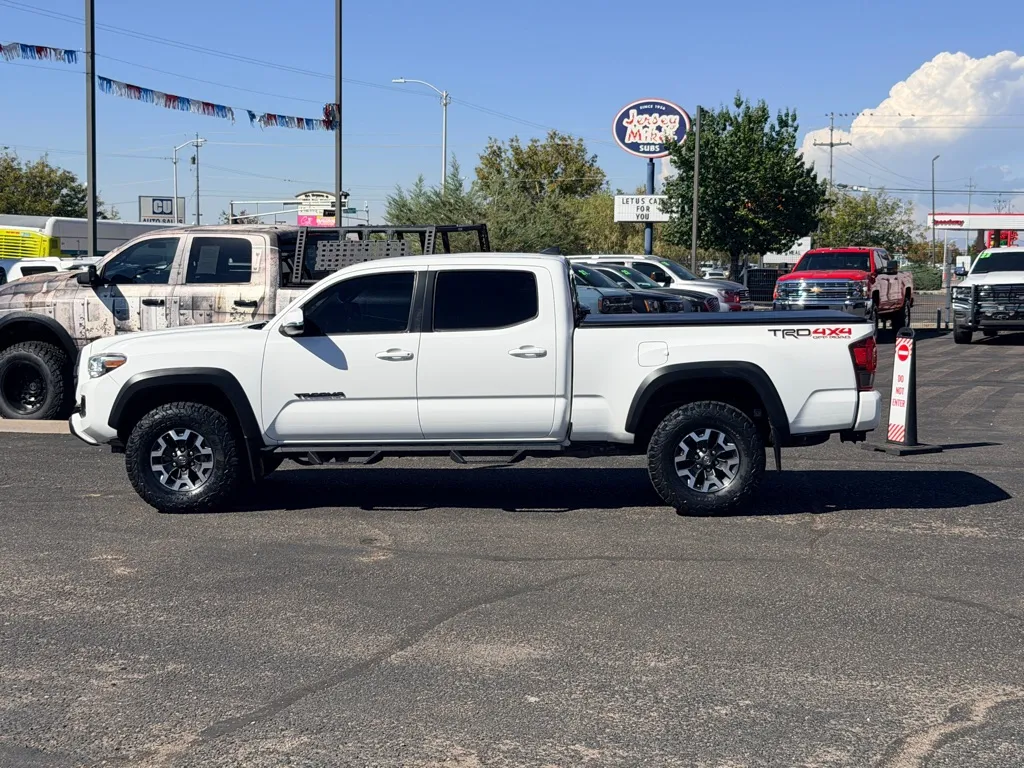 Toyota Tacoma photo 2