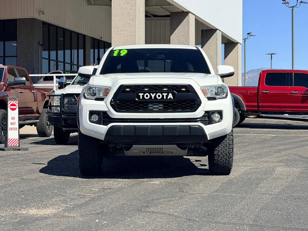 Toyota Tacoma photo 27
