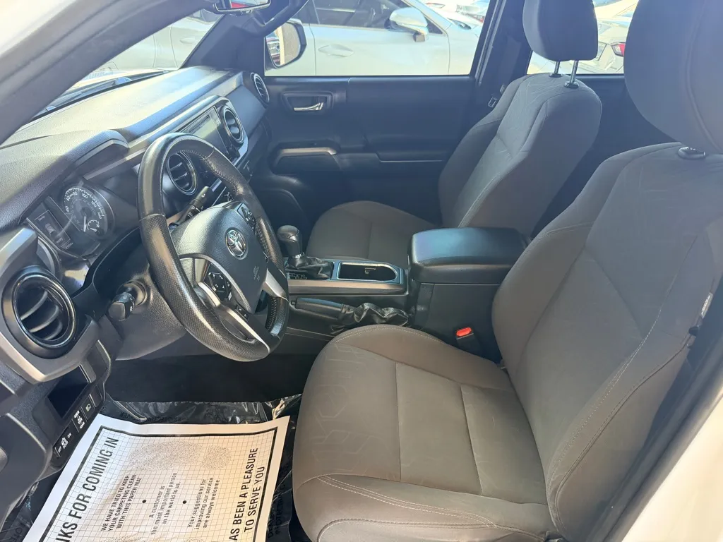 Toyota Tacoma photo 5
