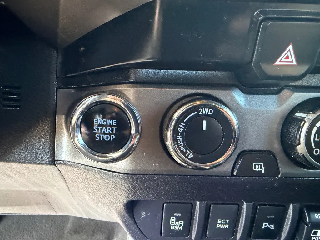 Toyota Tacoma photo 12