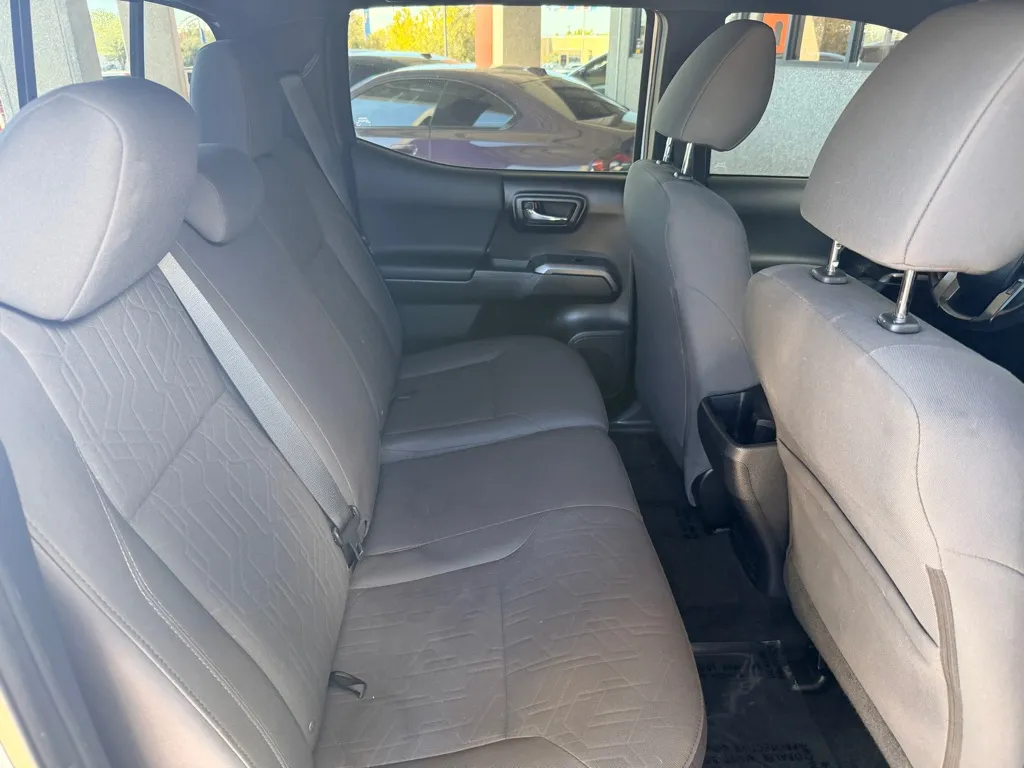 Toyota Tacoma photo 19