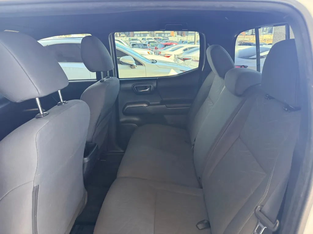 Toyota Tacoma photo 17